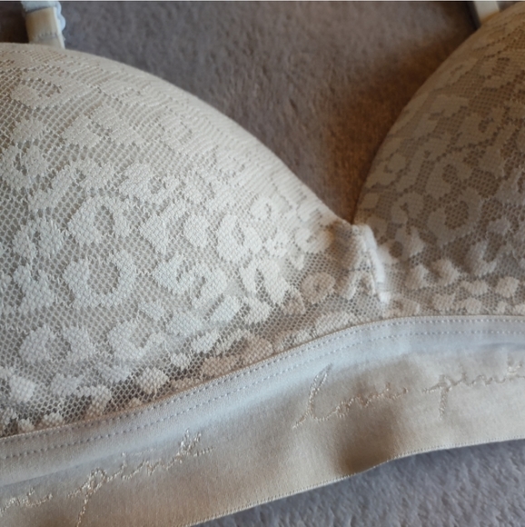 pink • wear everywhere wireless pushup bra - Picture 3 of 8